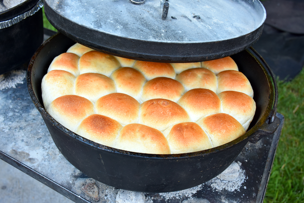 Dutch Oven Dinner Rolls