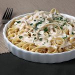 Pasta_with_alfredo_sauce