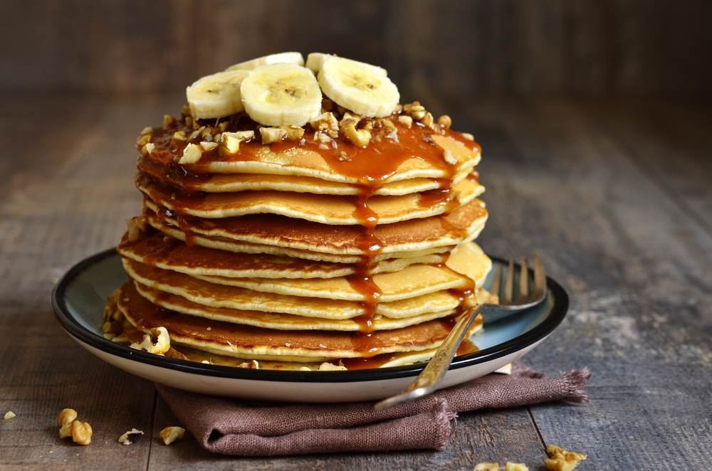 banana pancakes with caramel syrup