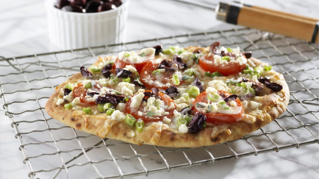 greek style grilled naan pizza