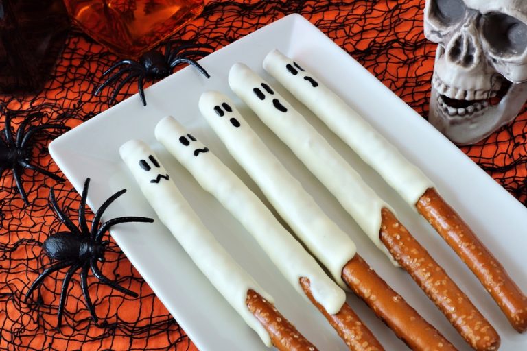 5 Spooky Halloween Pretzel Rods - Alisons Pantry Delicious Living Blog