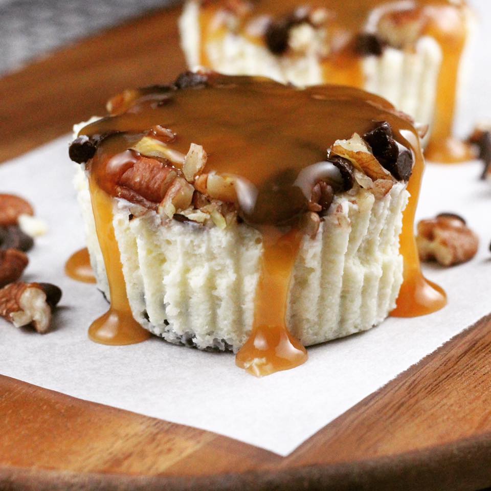 turtle cheesecake minis