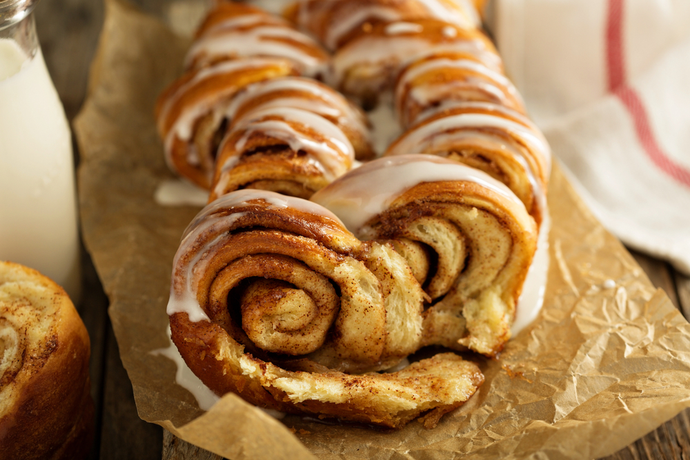 cinnamon roll pull apart bread