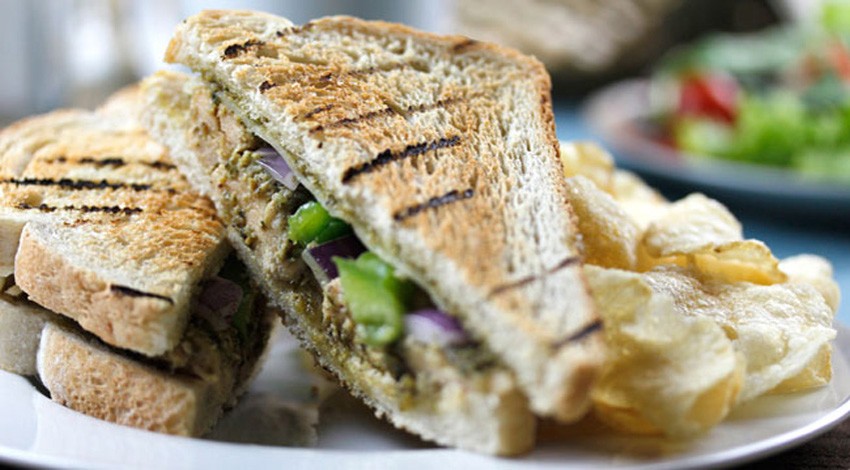 vanee grilled chicken pesto sandwich