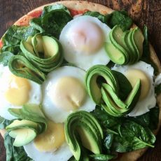 avocado and egg pizza