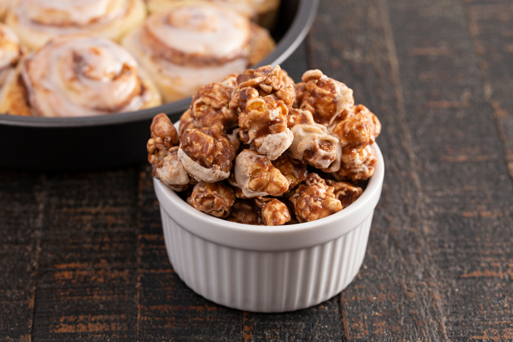 cinnamon roll popcorn