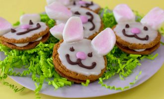 Easter Oatmeal Creme Pies