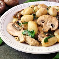 Creamy Spinach & Mushroom Gnocchi