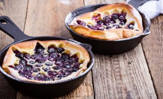Berry-Filled Dutch Baby For One﻿