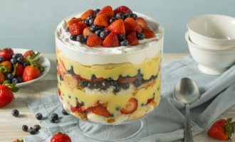 Sweet Strawberry Trifle with Pudding and Cake﻿